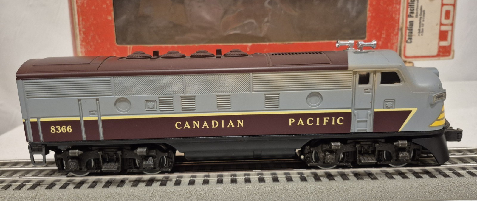 Lionel O Gauge 6-8366 Canadian Pacific F-3 Dummy A Diesel