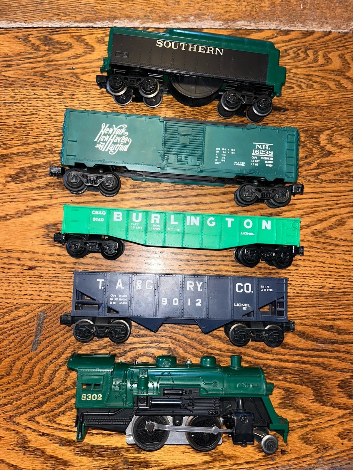 Vintage Lionel Train 8302 Southern Express Locomotive O Gauge Train Set