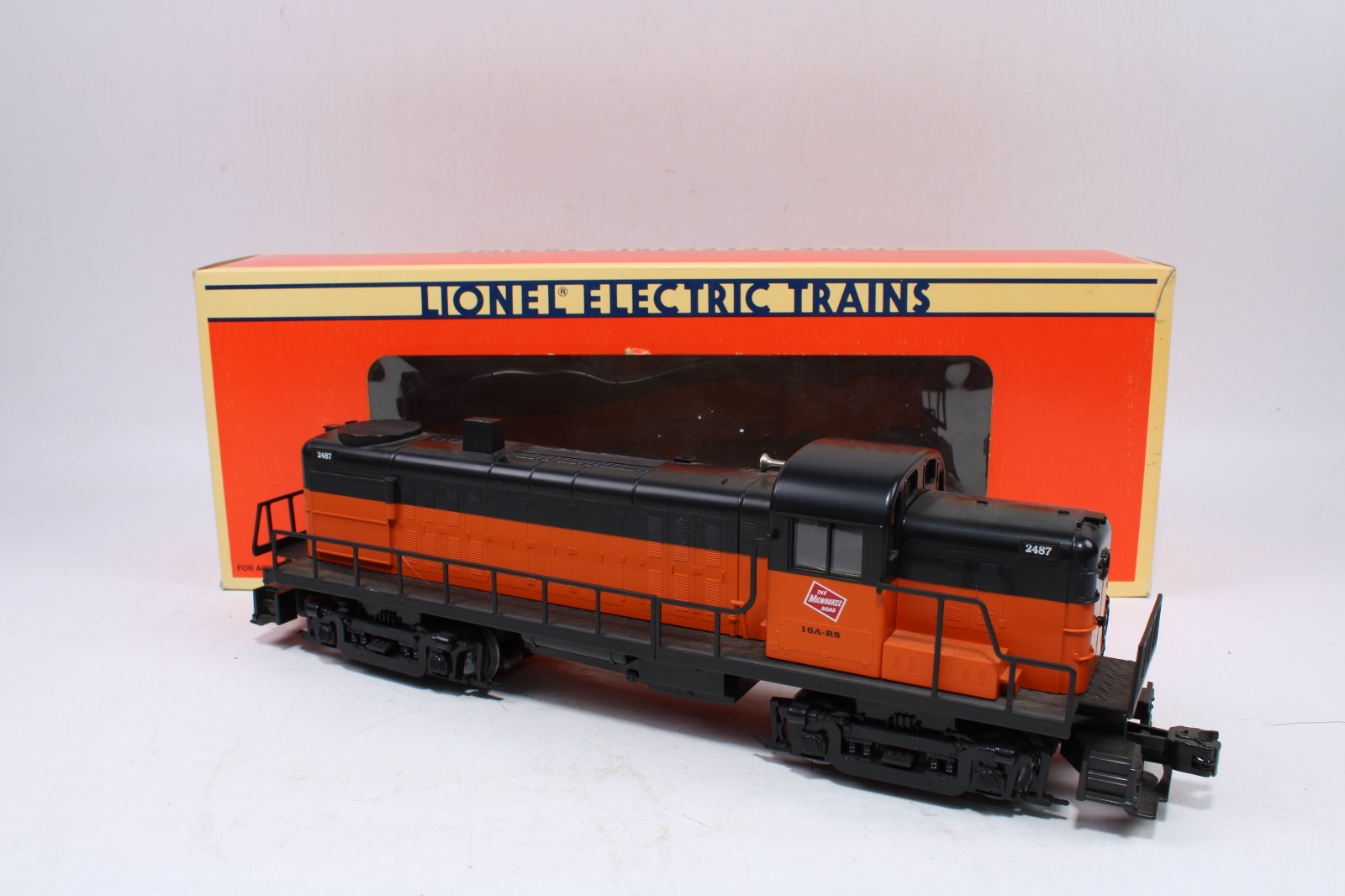 Lionel 6-18833 O Gauge RS-3 Diesel Locomotive Milwaukee Road #16A-RS w/Horn