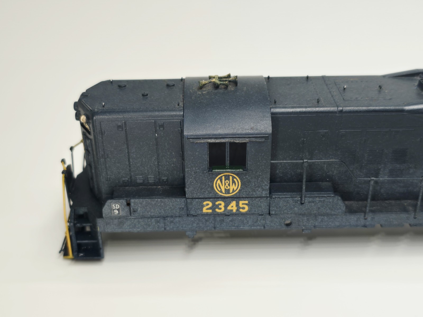 Ho Scale – SD9 Norfolk And Western Locomotive #2345 – Shell Only