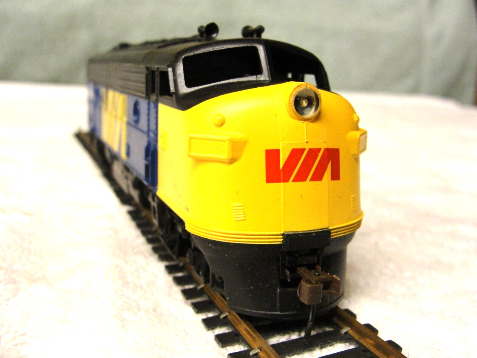 F7A & F7B VIA-Canada Locomotive Set – Both Powered & Converted to DCC,Athearn,HO