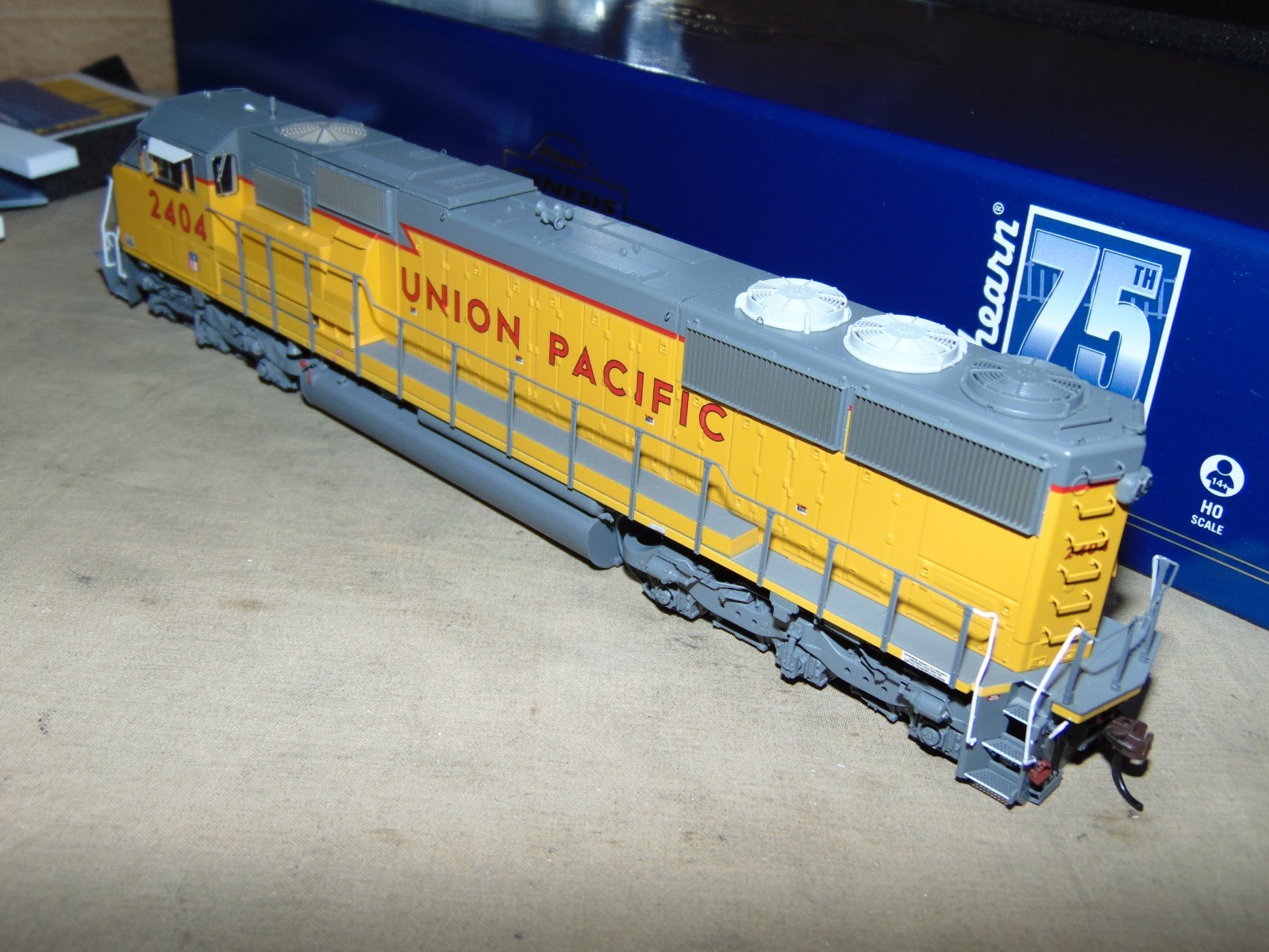 ATHEARN GENESIS HO 75620 UNION PACIFIC SD60M TRI CLOPS + DCC & SOUND -BRAND NEW