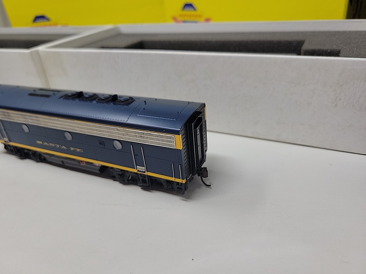 HO Scale Athearn Genesis 0G2502A ATSF Santa Fe F3 A/B Diesel Locomotive Set