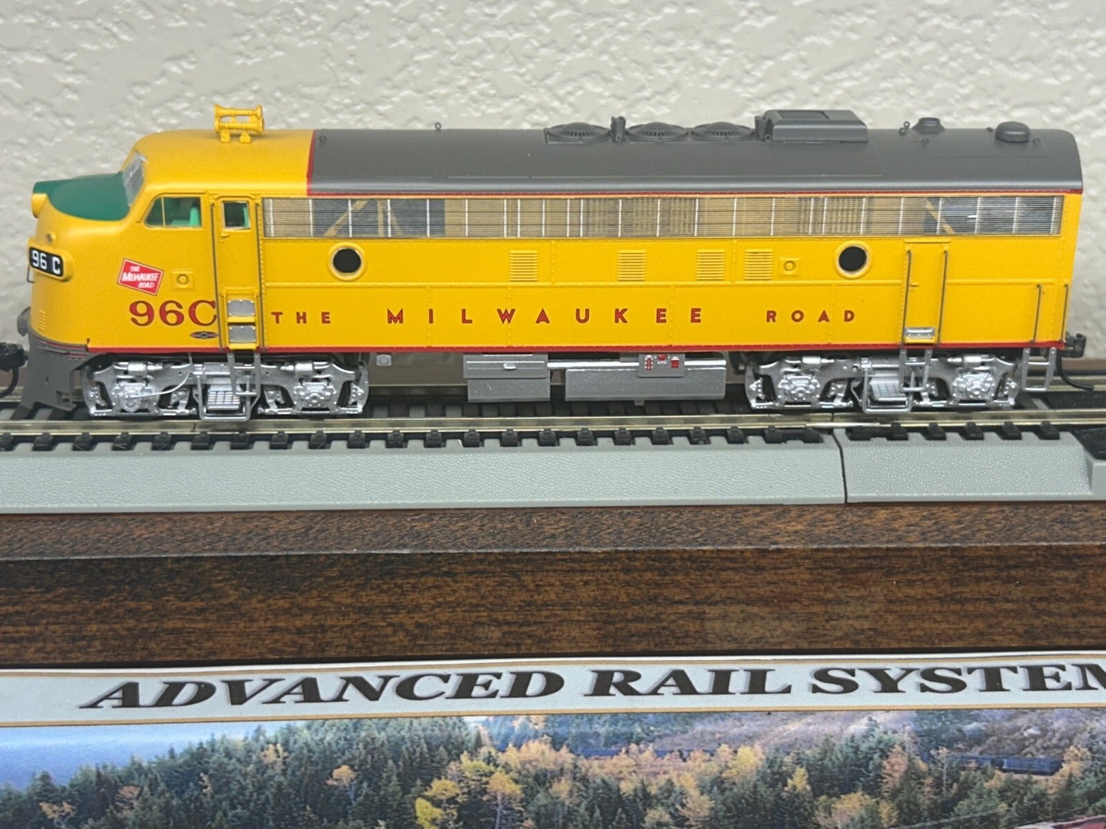 MILWAUKEE ROAD YELLOW FP7A – C unit #96C – DCC / QUANTUM SOUND HO Scale NEW OOP