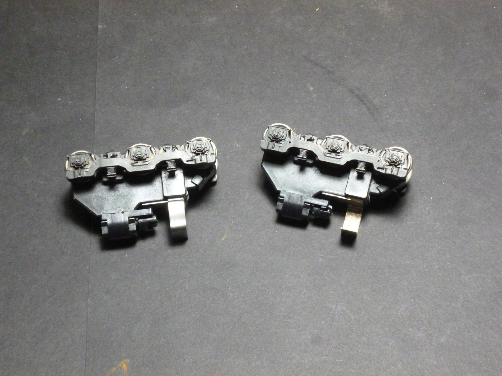Ho Athearn Diesel locomotive U30C 6 wheel trucks pair worm gear Metal sides