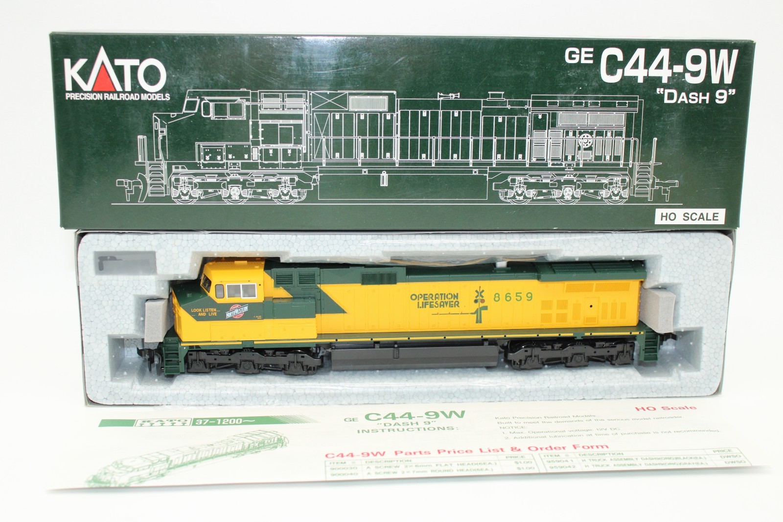Kato HO C&NW Chicago Northwestern Dash 9 GE C44-9W Diesel Locomotive DCC Ready