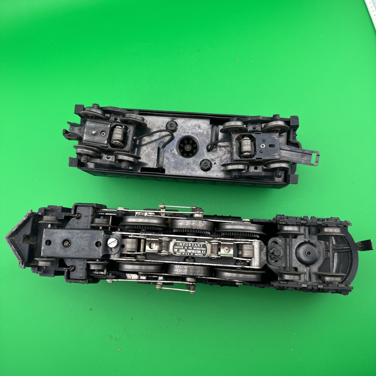Lionel 2055 O Gauge Model Railroad 4-6-4 Steam Locomotive w/6026W Lines Tender