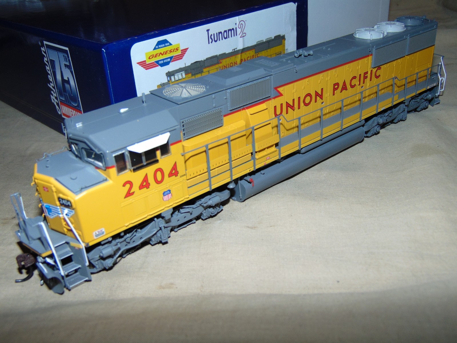 ATHEARN GENESIS HO 75620 UNION PACIFIC SD60M TRI CLOPS + DCC & SOUND -BRAND NEW