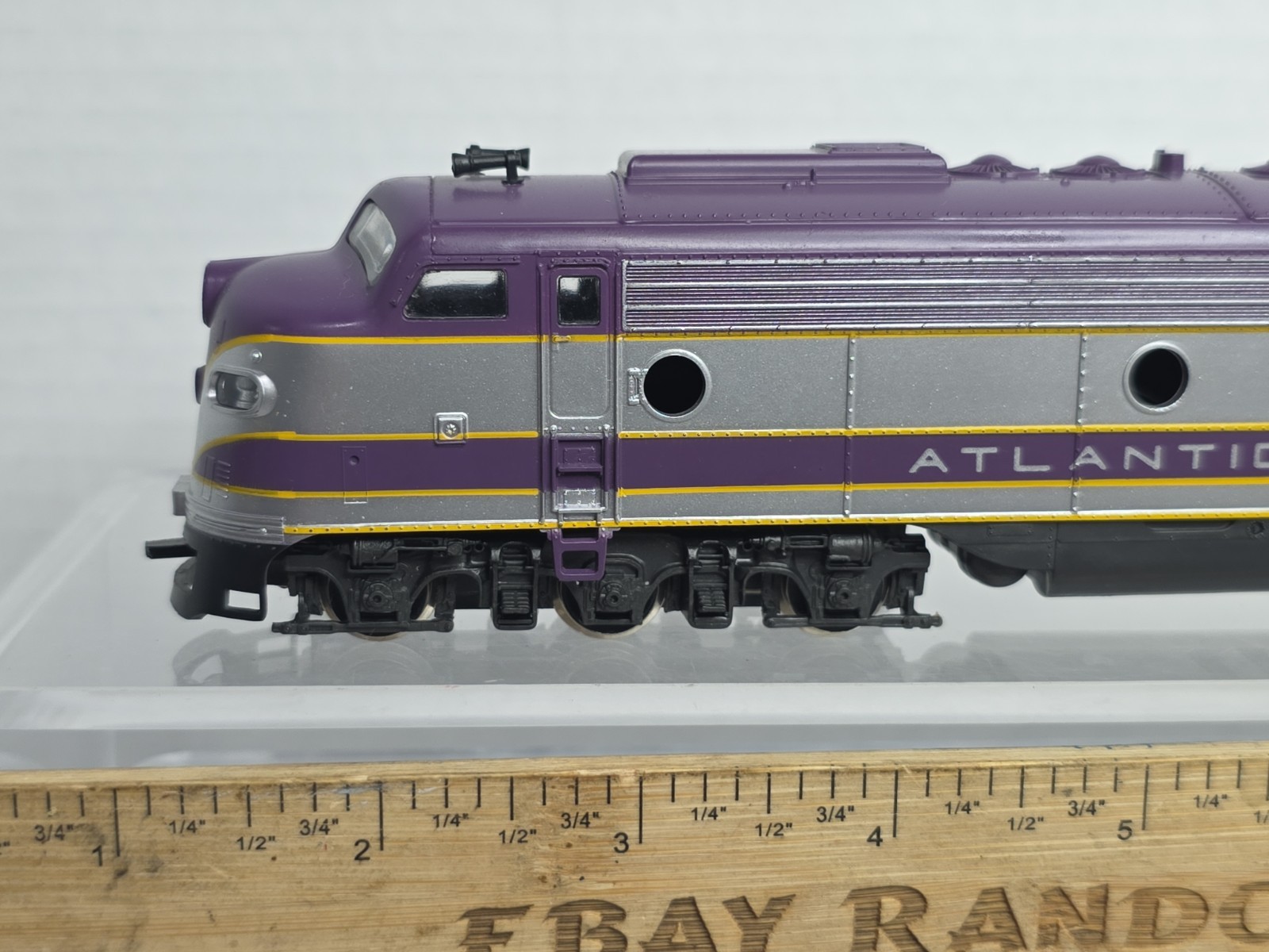AHM/Mehano HO Scale ACL Atlantic Coast Line E8 Diesel Loco AA Power & Dummy Runs