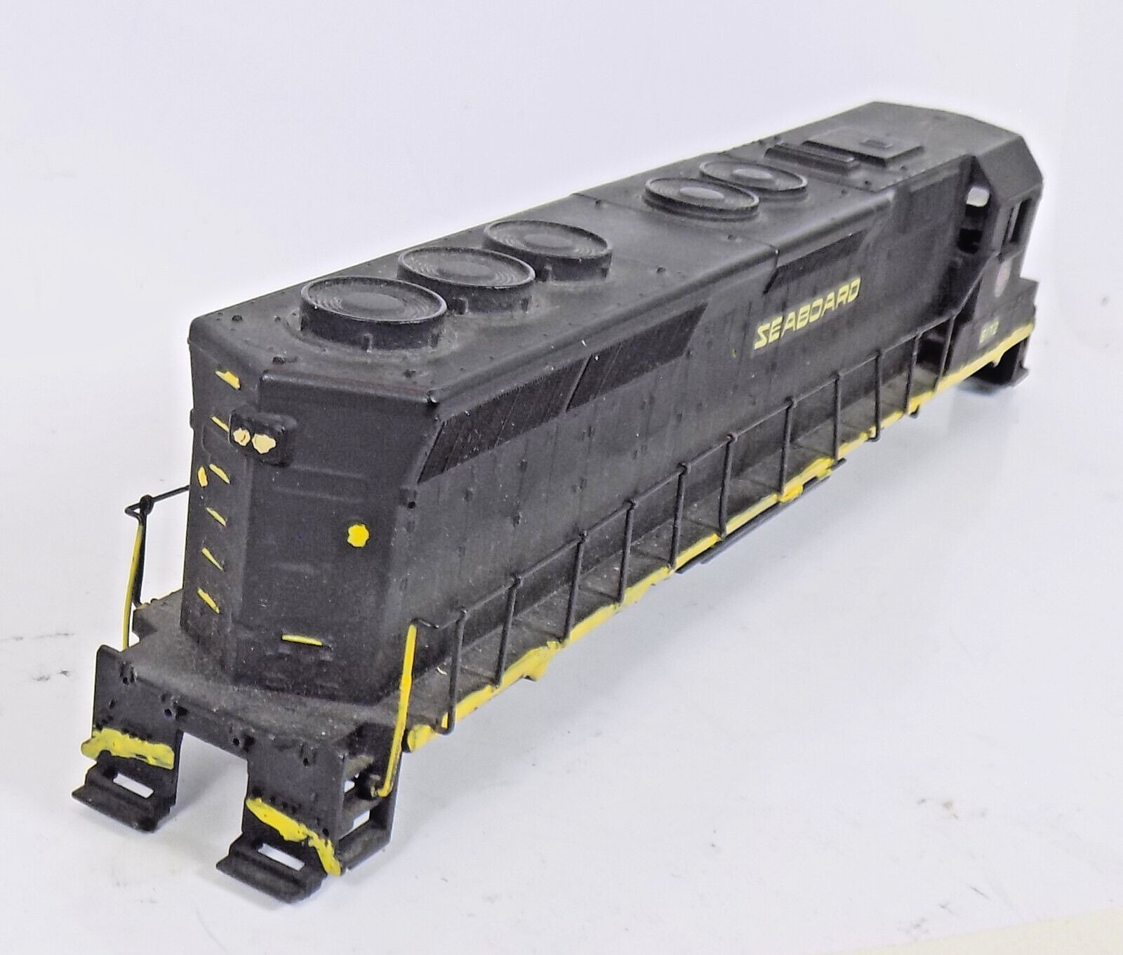 HO / UNBRANDED / DIESEL LOCOMOTIVE / SEABOARD #6172 / AIR LINE RR /SHELL/PARTS