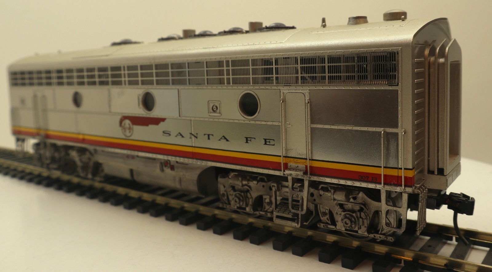 3rd Rail, 2-Rail O, #307B, Santa Fe, F-7 PWR B, QSI/DCC, Run#1, Weathered C-7 EX