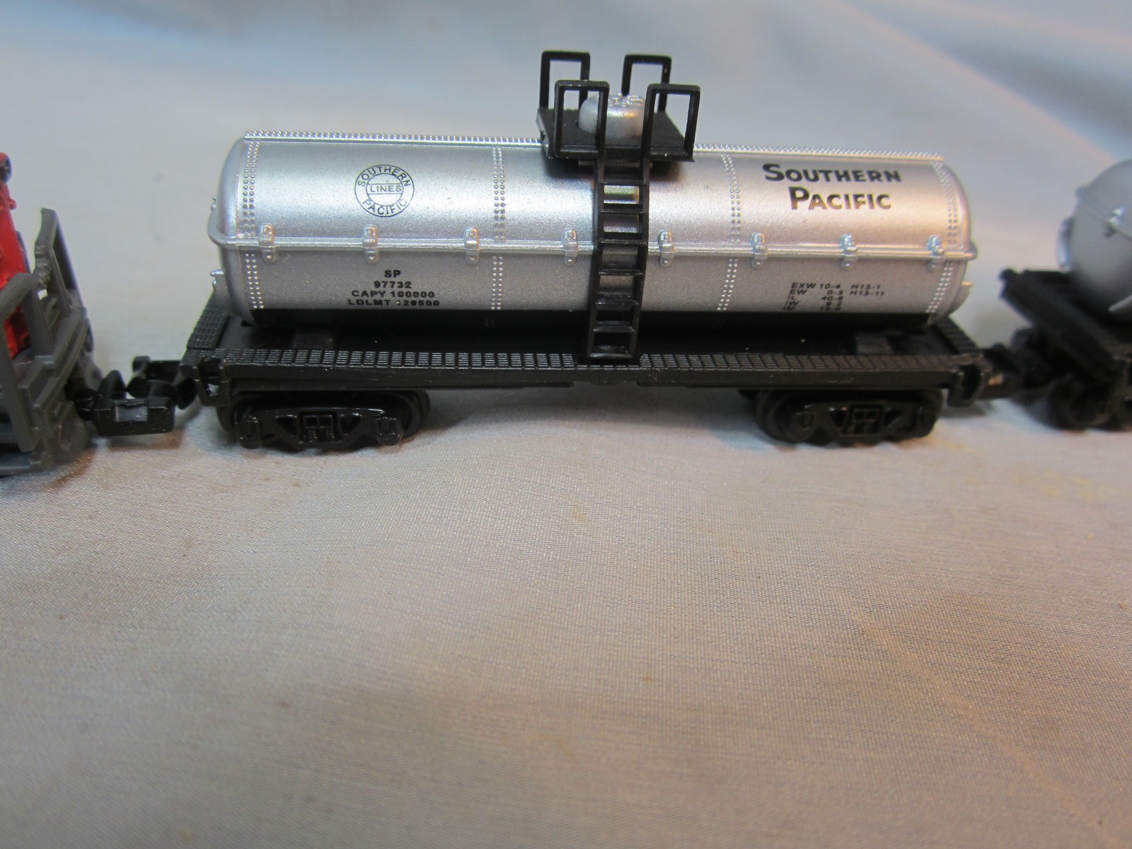 Southern Pacific 9725 Engines + 2 Tank Cars N Scale Reader’s Digest Promotion