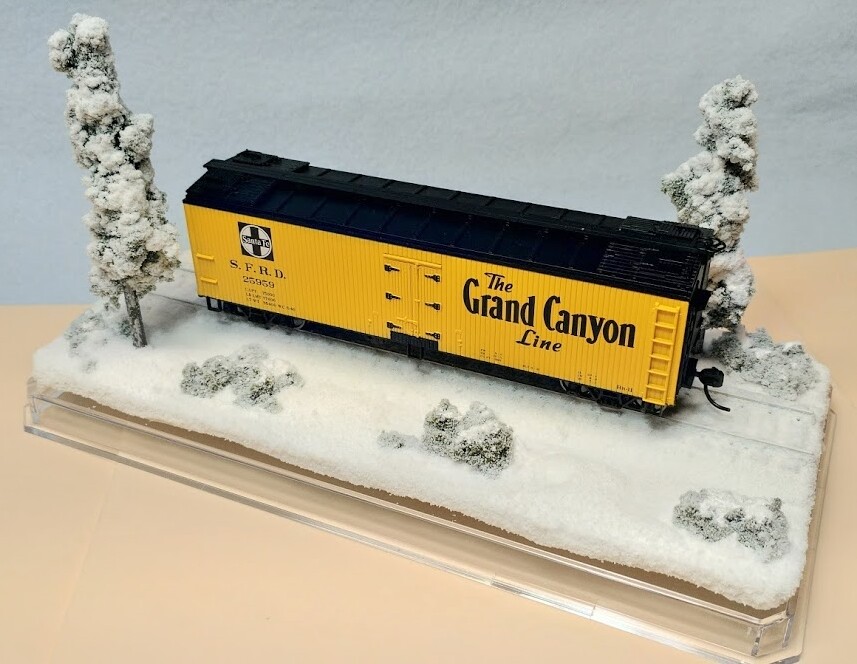 HO SCALE 9″ SINGLE TRACK DISPLAY CASE -WINTER SCENE-FOR ANY HO TRAIN
