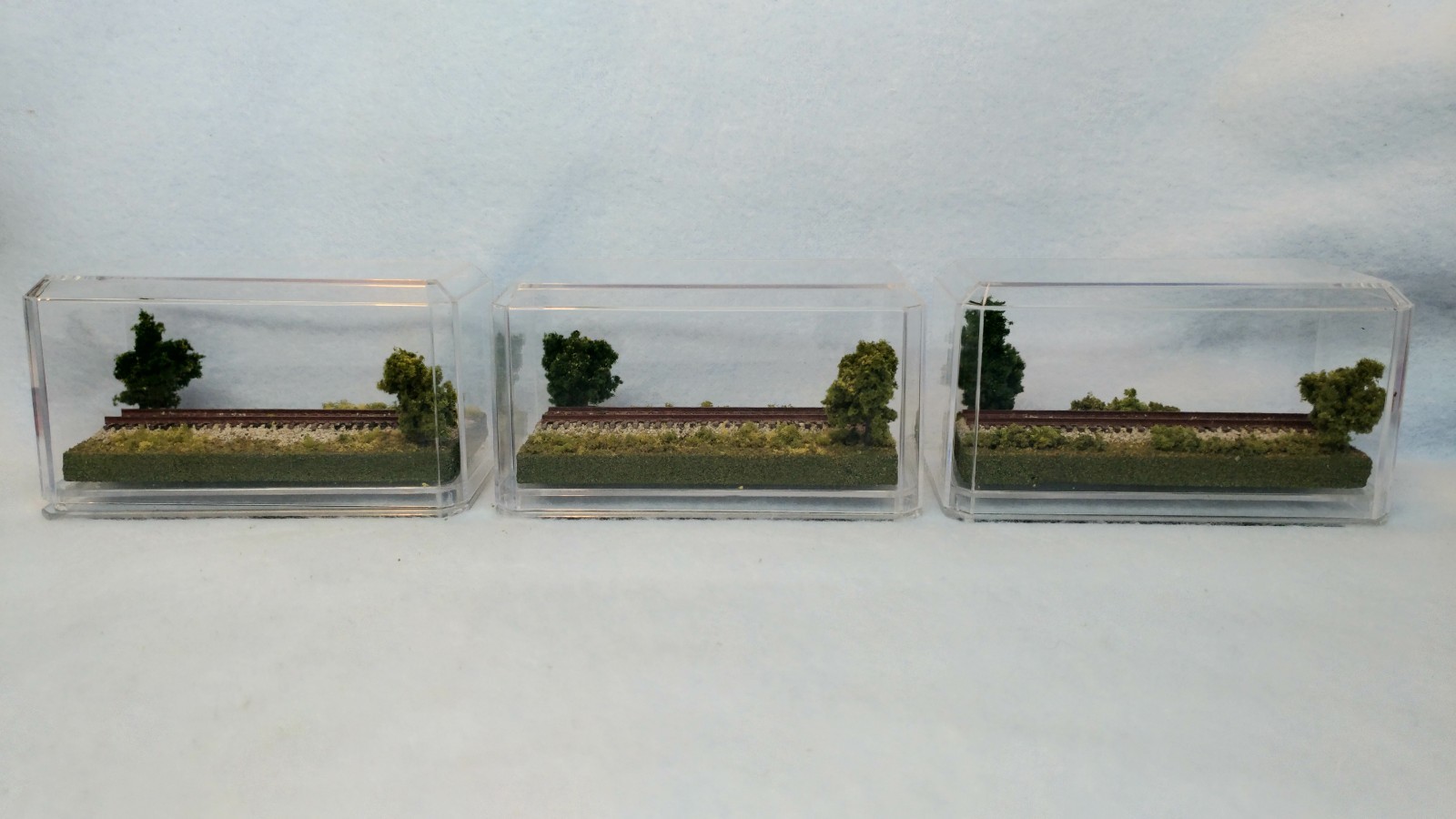 Z SCALE MINI DISPLAY CASES – 3/ PACK – GREAT FOR ALL Z LOCOS OR CARS