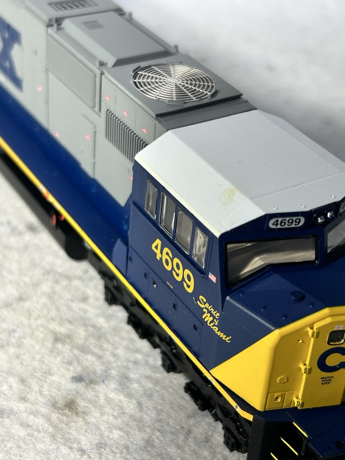 Nice Athearn Genesis CSX Spirit Of Miami SD-70M DCC Ready HO