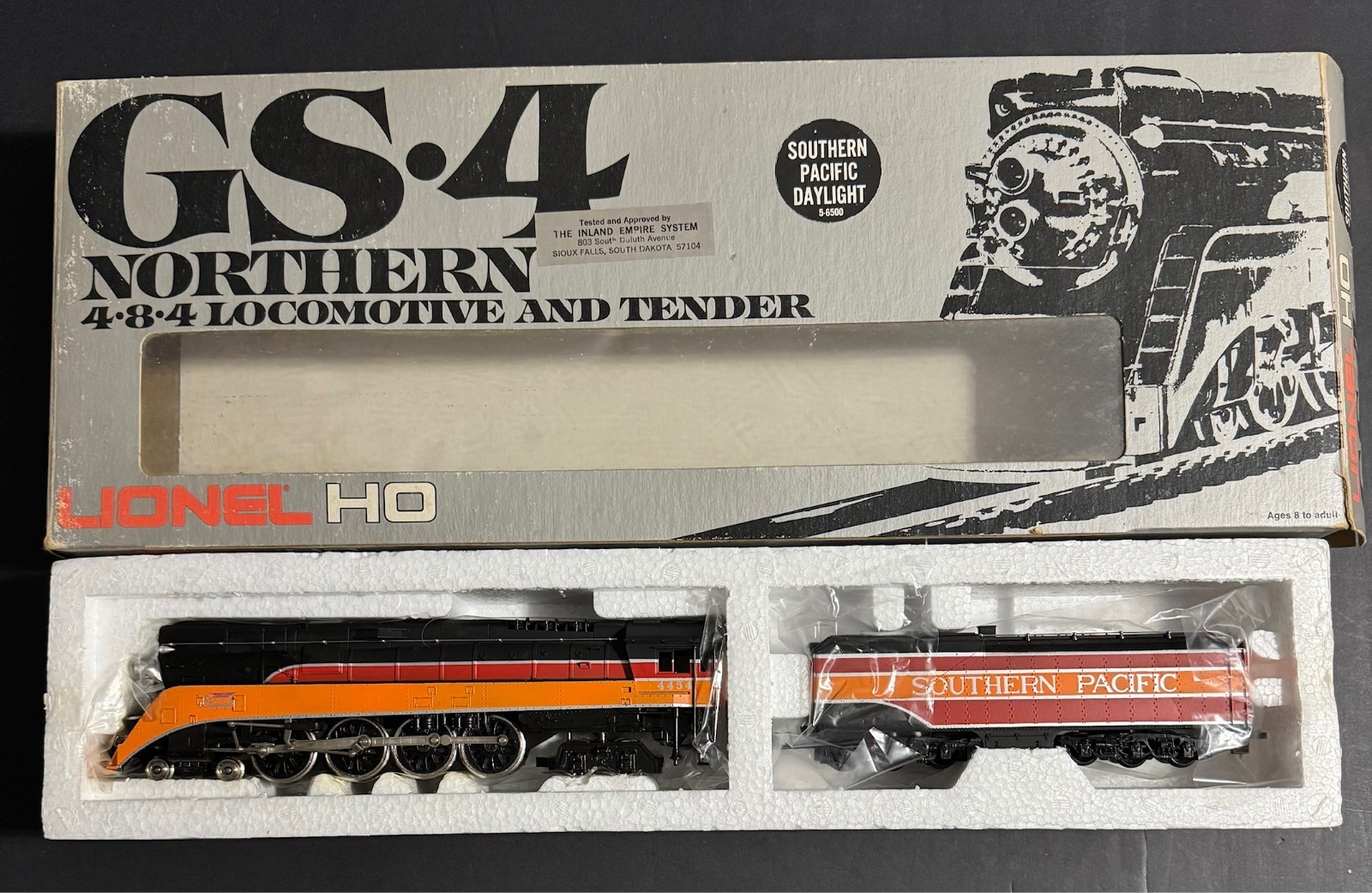 GS.4 Northern 4-8-4 Locomotive 4454 and Tender is Southern Pacific by Lionel HO