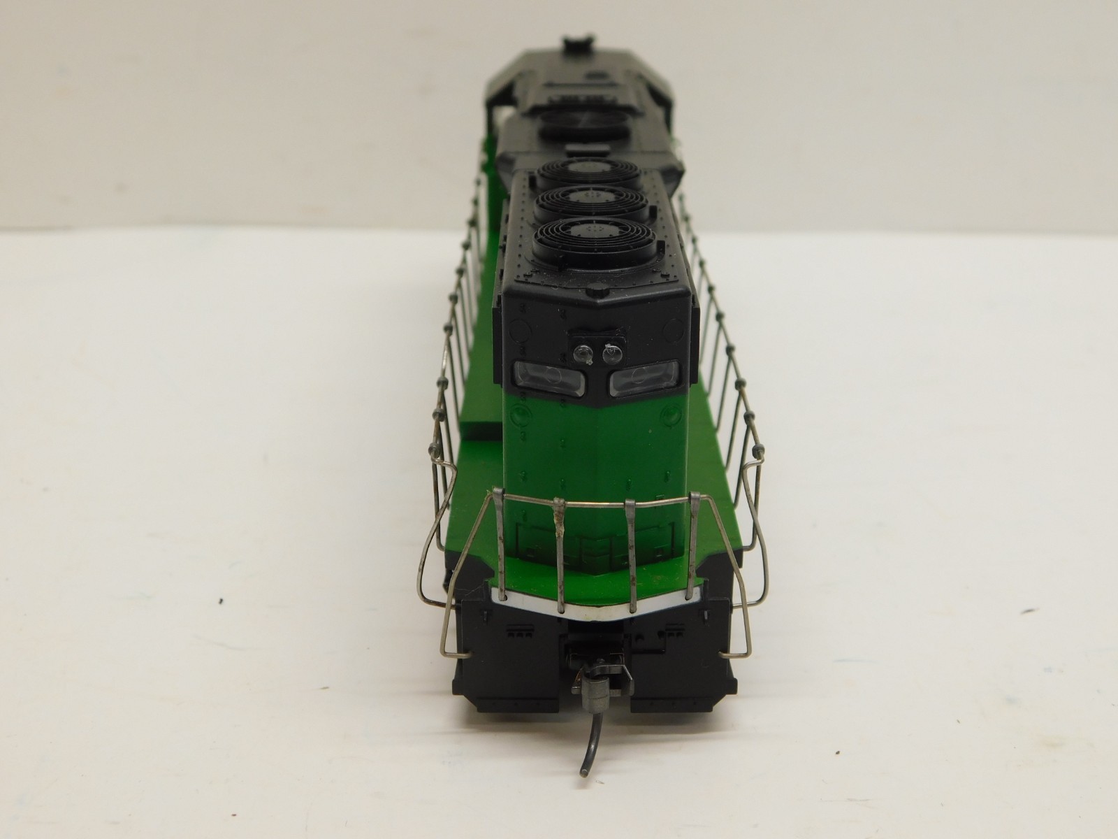 Athearn HO Blue Box Burlington Northern GP50 Diesel Engine #3148 -Powered Unit A