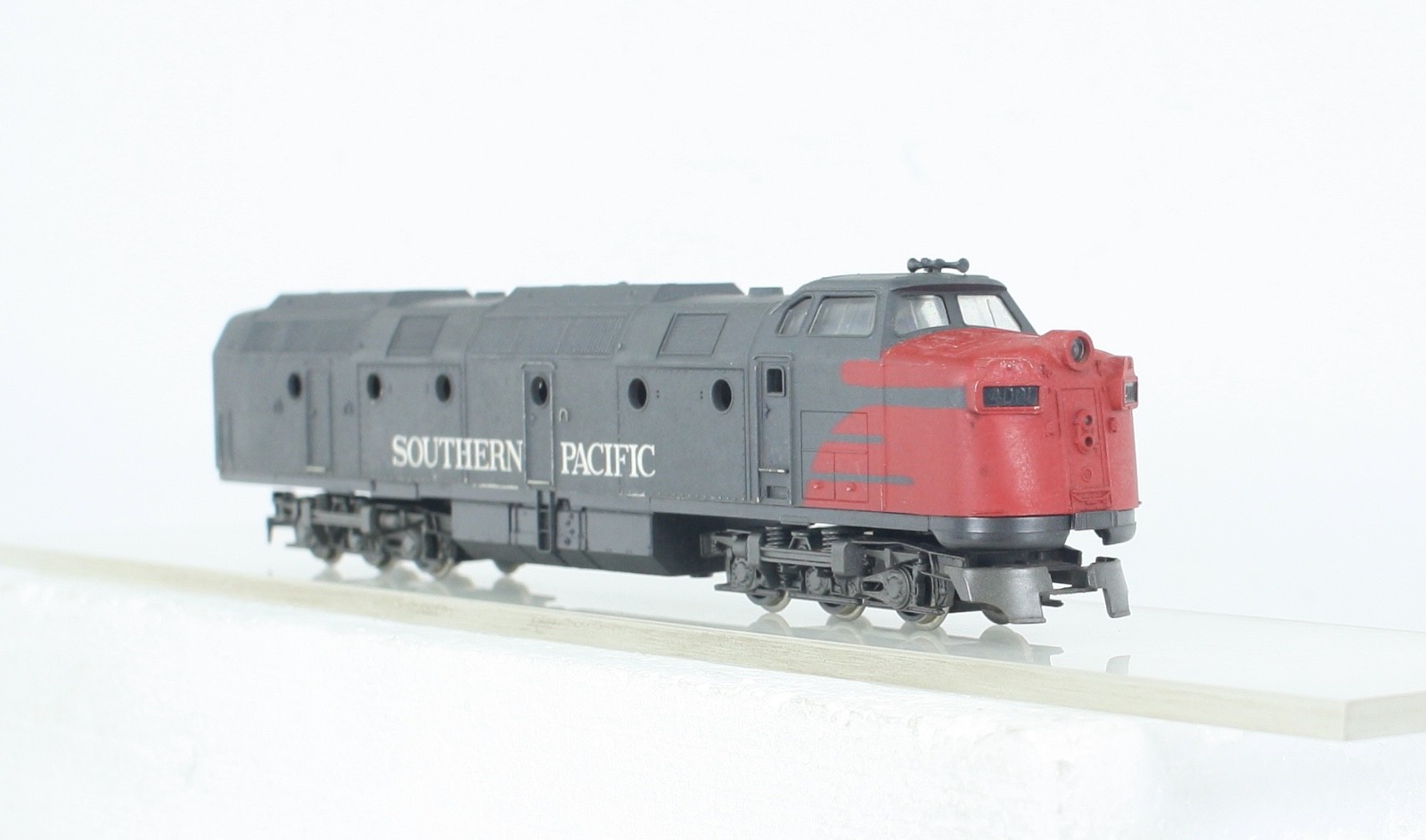 HO Scale Rivarossi Southern Pacific Krauss Maffei Locomotive Runs Well