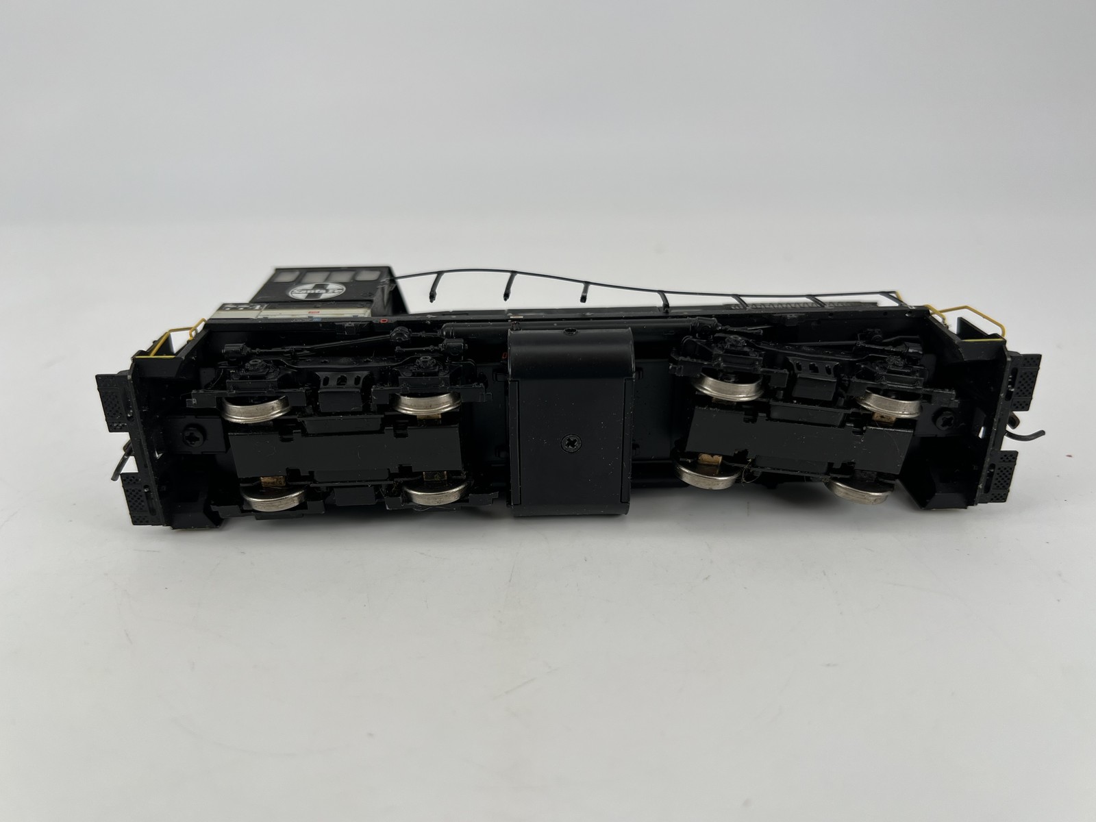 Athearn #95836 HO CUSTOM Santa Fe SW1500 Diesel Locomotive Switcher w/ Box Runs