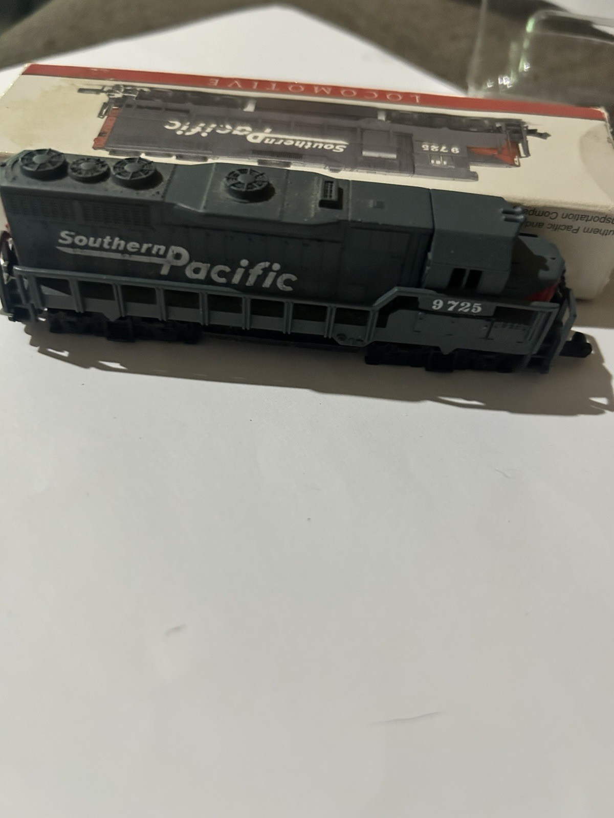 Southern Pacific Locomotive #9725 Model Train In Original Box
