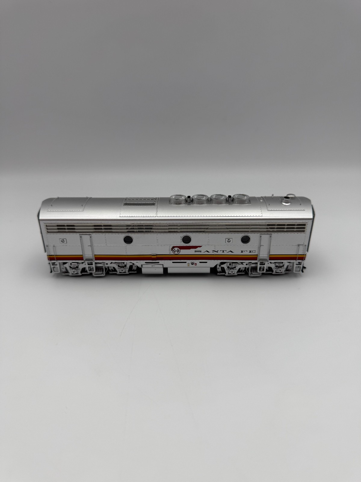 HO Walthers Proto 2000 Modernized F3B Santa Fe #16-A. Factory DCC/Sound. NIB