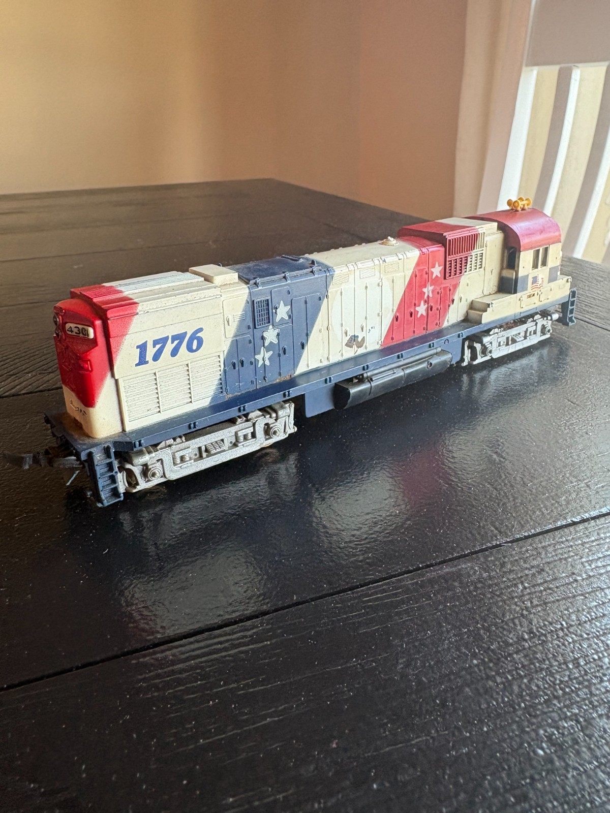 Tyco Spirit of 1776 red white blue locomotive with caboose