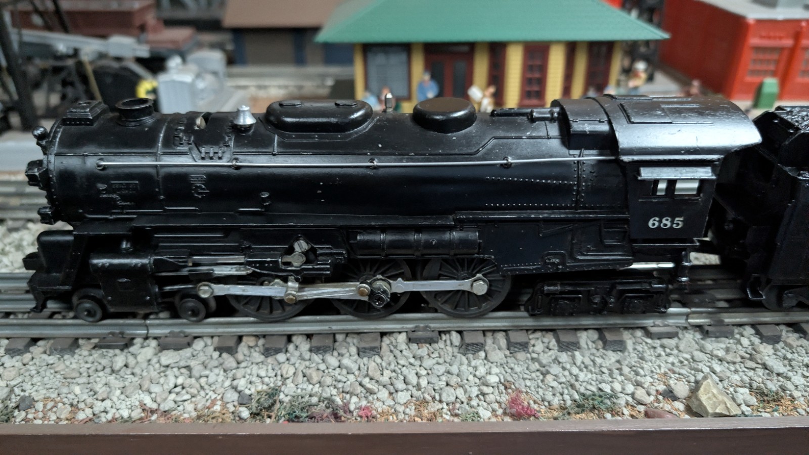 Lionel Postwar 685 Steam Engine with 6026W Whistling Tender