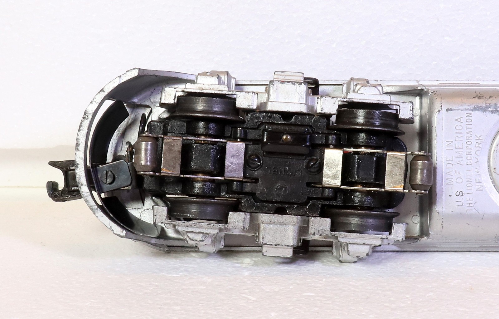 O GA LIONEL POSTWAR 2353P SANTA FE F-3 “A” DIESEL CHASSIS – POWERED – RUNS