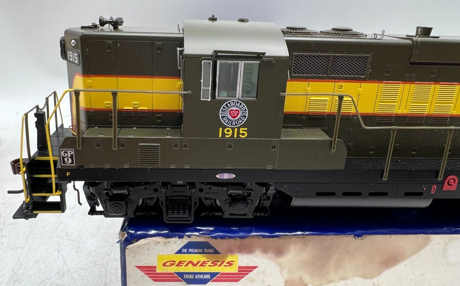 Athearn Genesis Ho G62421 SAL Seaboard Air Line GP-9 Diesel Locomotive Train
