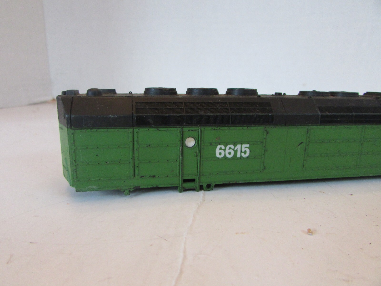 Burlington Northern HO Diesel Locomotive Shell #6615 E1