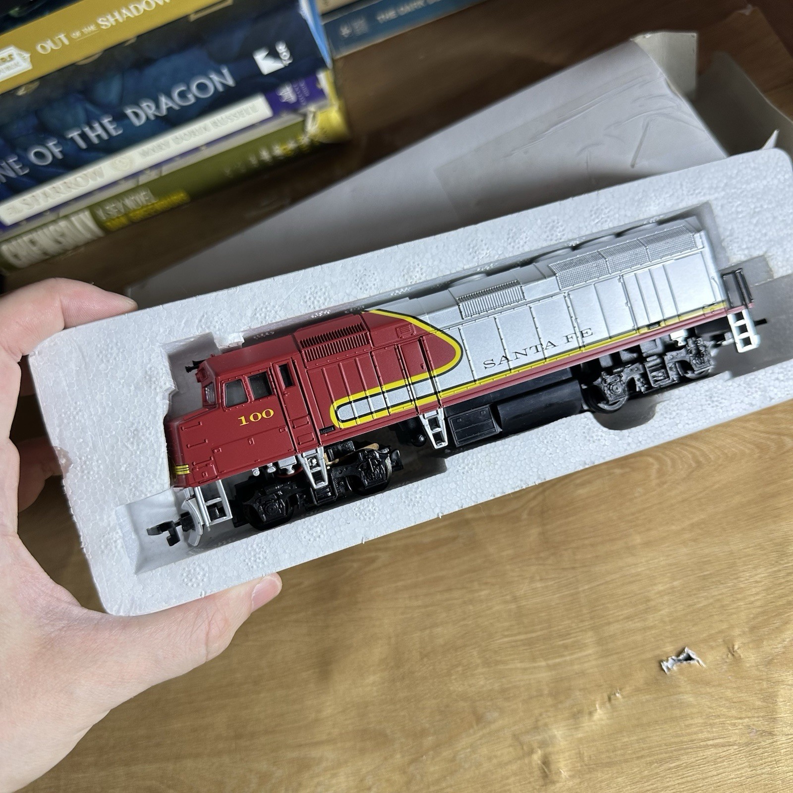 Life Like HO Scale Santa Fe F40PH Diesel Locomotive 100 Toy Train Model New Box