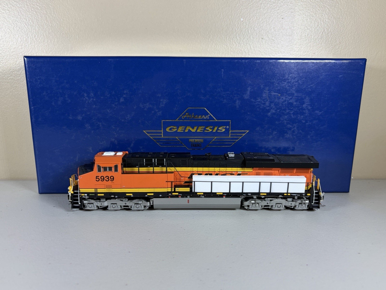 HO Athearn Genesis DCC Sound BNSF ES44AC PTC #5939