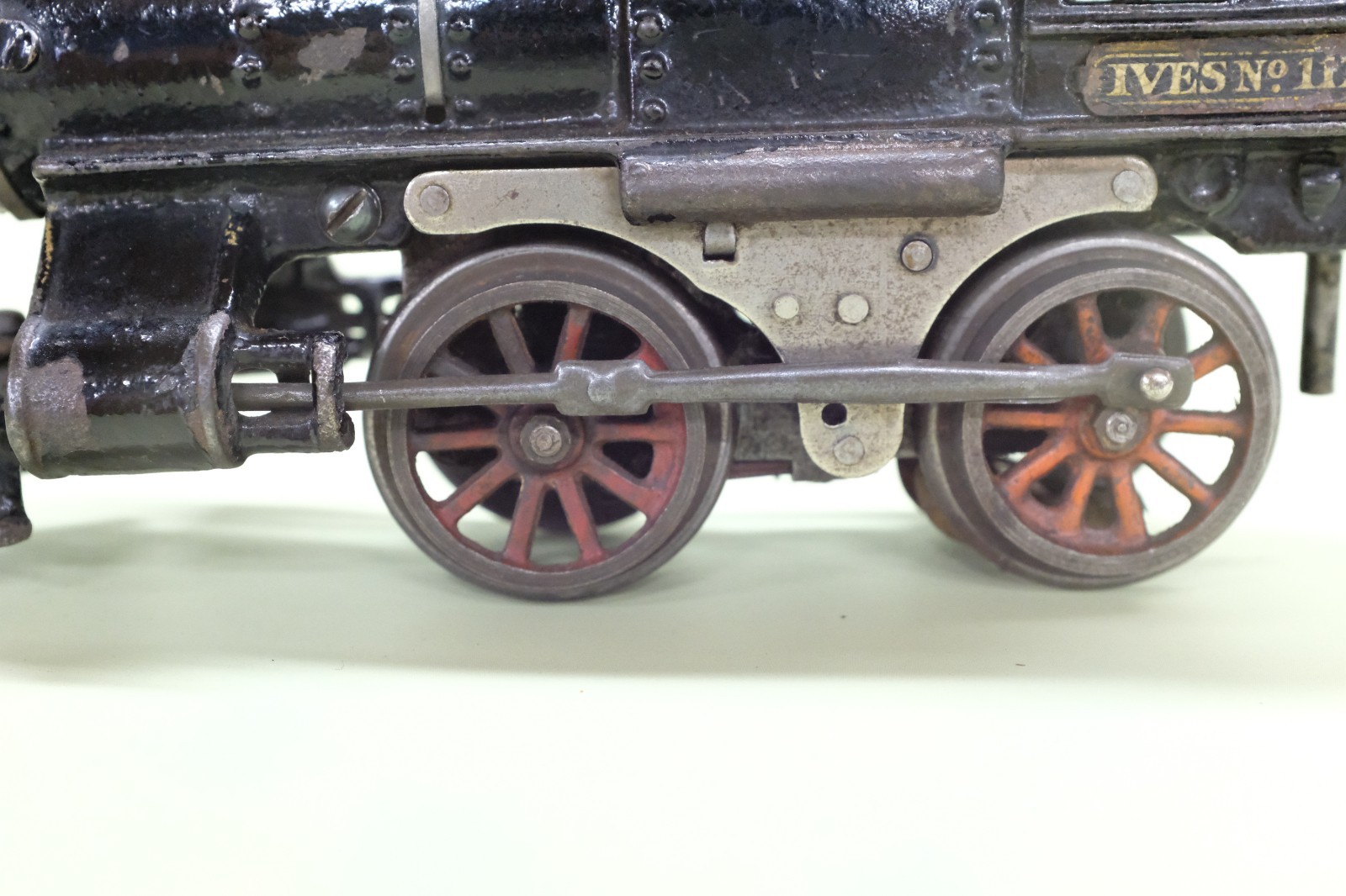 Ives Prewar 1117 Locomotive & No 11 Tender. Tested & Runs Smooth