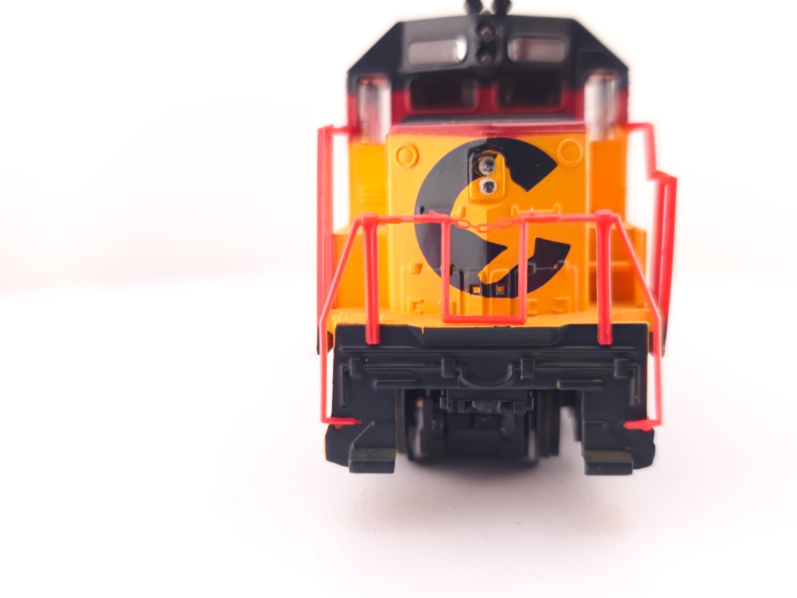 READ Life Like HO Scale 21604 Chessie System GP38 Low Nose Diesel Locomotive Set