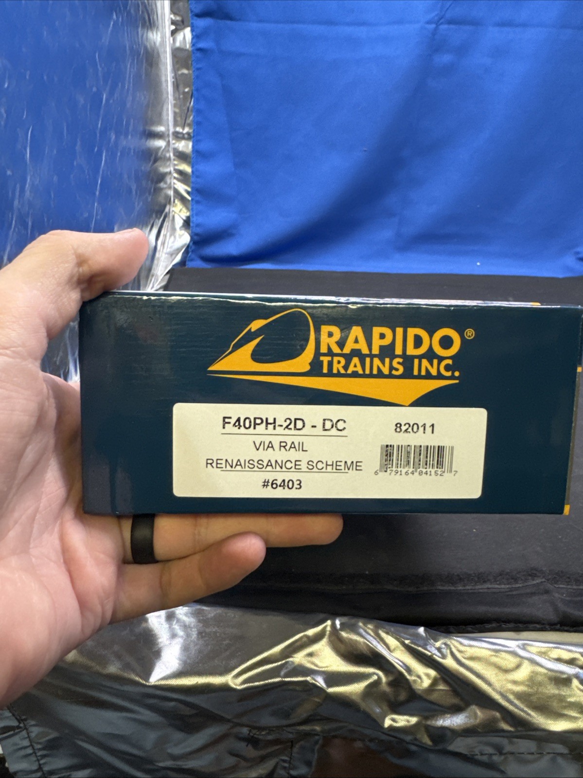 RAPIDO TRAINS 82011 HO VIA RAIL CANADA REBUILT F40PH-2D DIESEL LOCOMOTIVE #6403