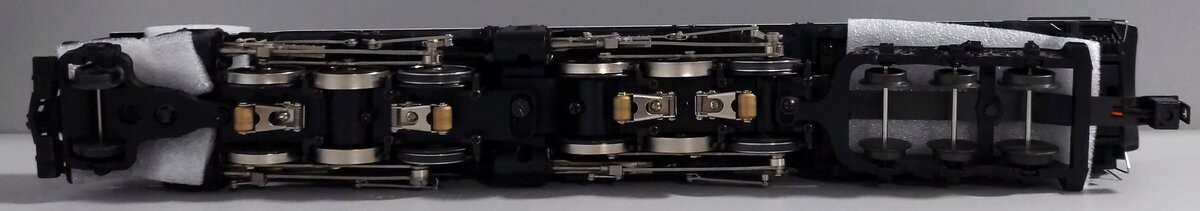 Lionel 6-28028 O Virginian 2-6-6-6 Allegheny Steam Locomotive & Tender #900 MT