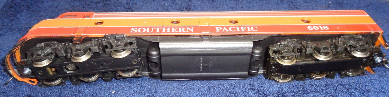 RivaRossi Extended Diesel Locomotive Southern Pacific E8/9A #6018 9 1/2 in