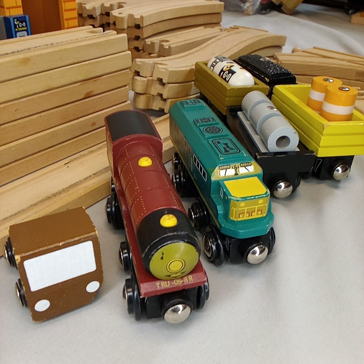 Maison Battat Wooden Railway Train Lot Engines Cars Crane Tressles Track Set