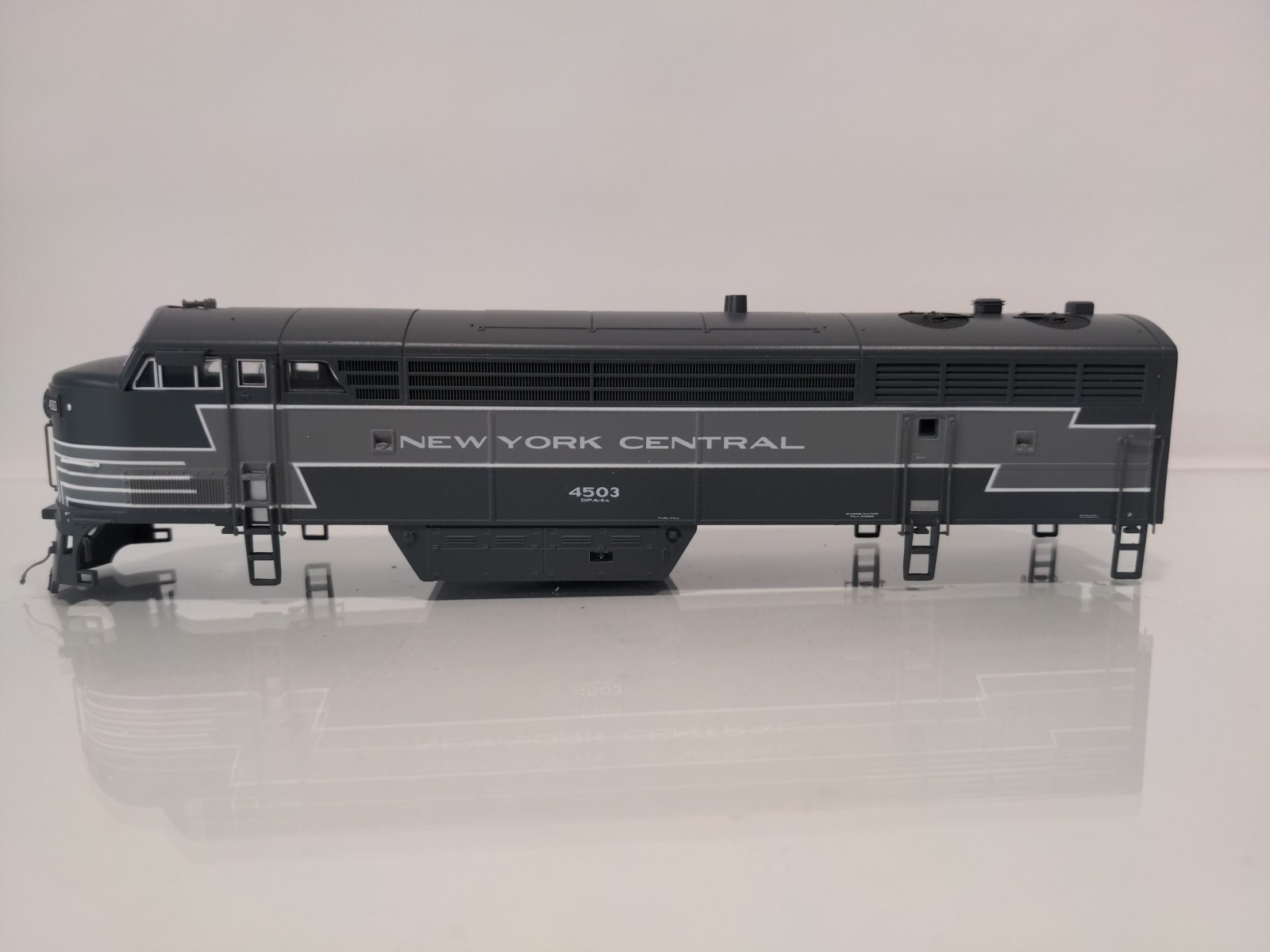 SHELL ONLY Fairbanks Morse NEW YORK CENTRAL True Line NYC 4503