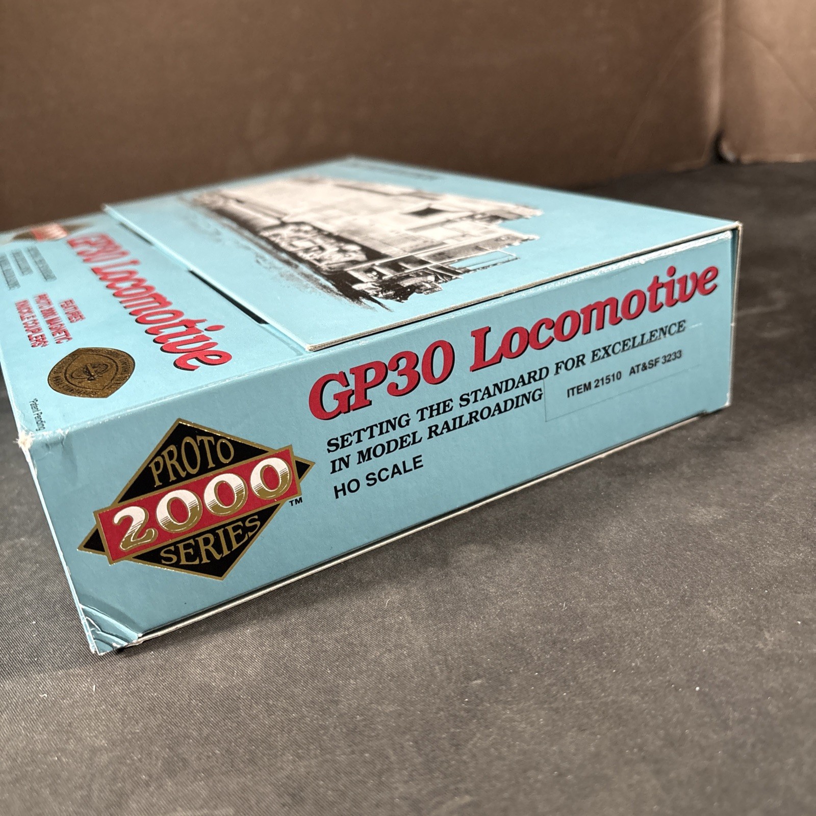 PROTO 2000 HO SCALE LOCOMOTIVE GP30 ASSEMBLED WORKING LN 21510 AT&SF 3233 DCC