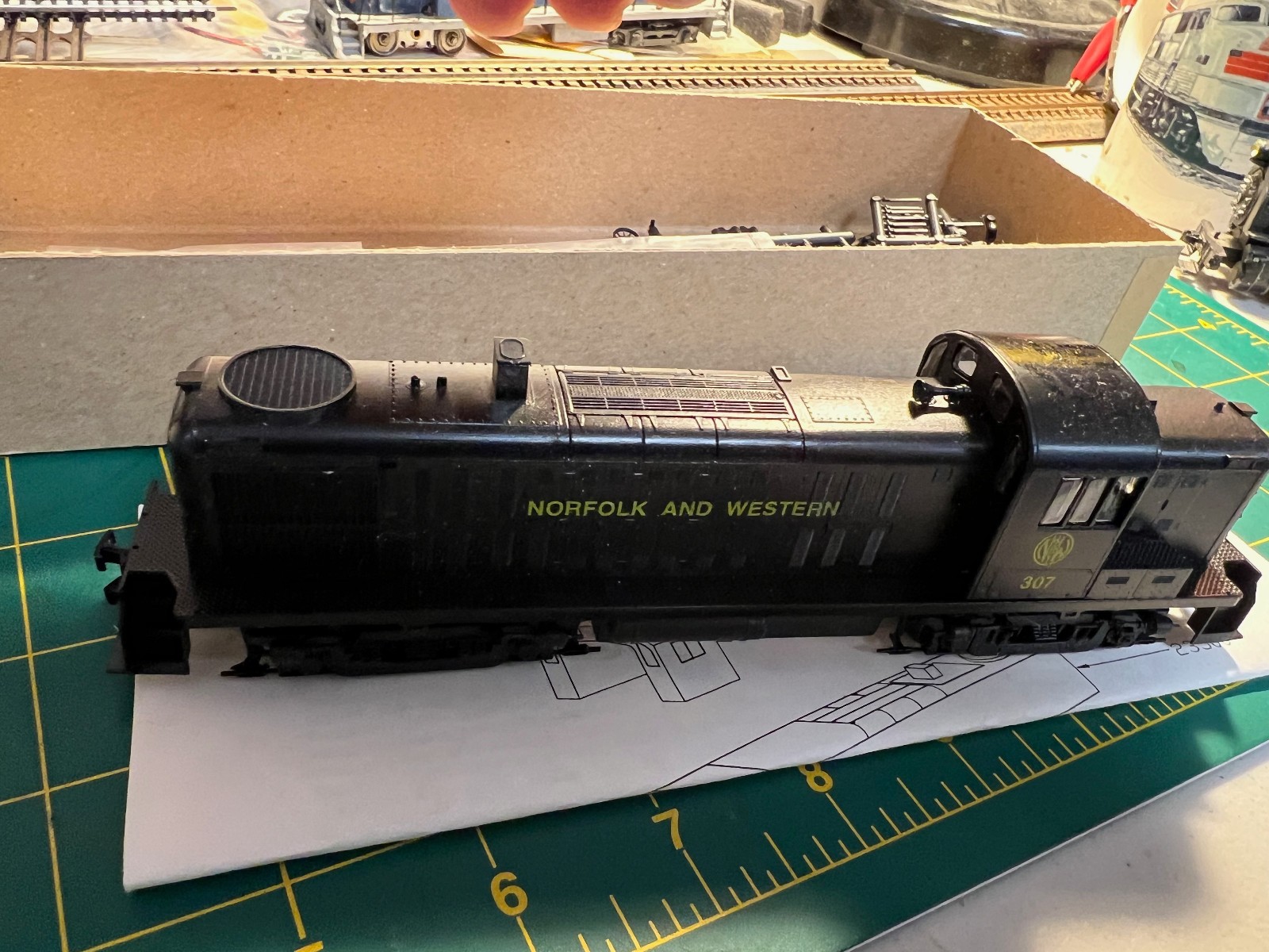 Roundhouse 2399 HO Alco RS-3 Diesel Locomotive Norfolk & Western 307 complete OB