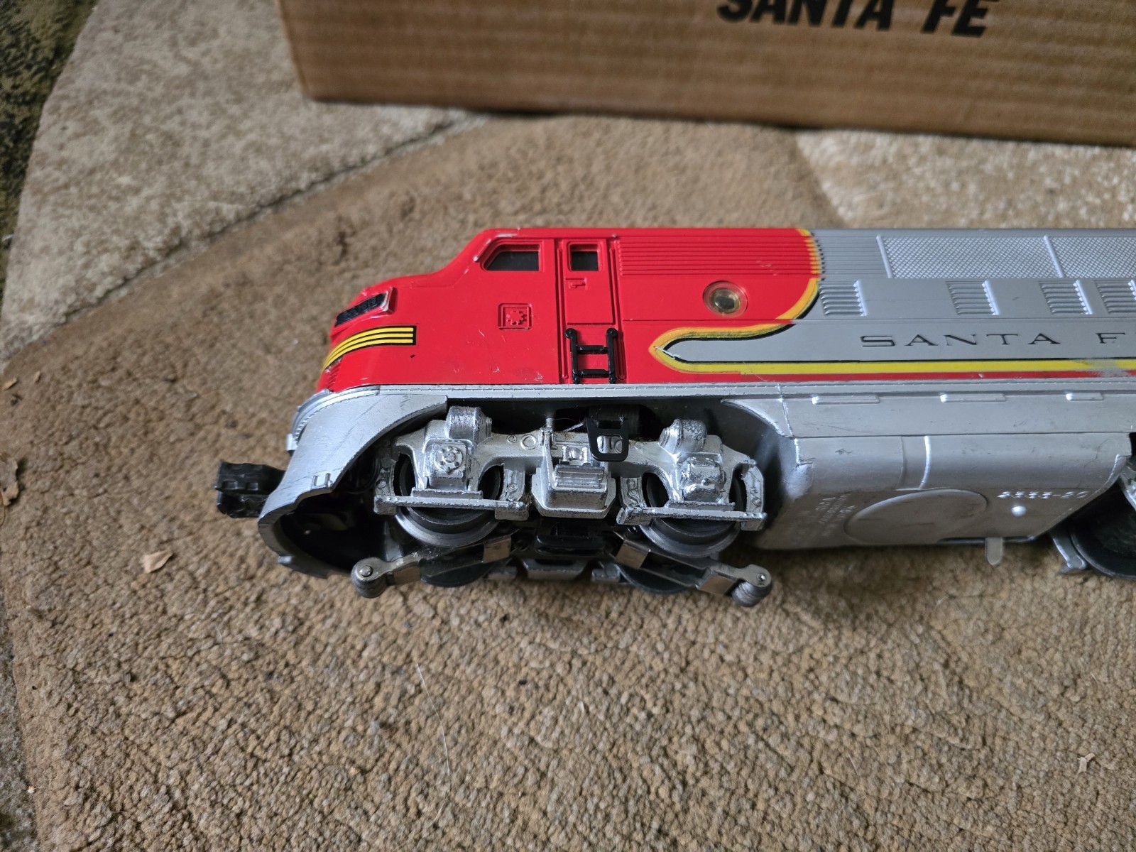 Lionel O Gauge Diesel Locomotive Santa Fe 2353P 1:48 Silver Red