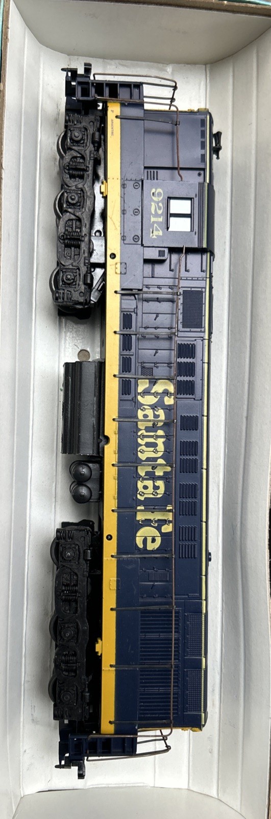 HO Scale Athearn, FM H24-66 Diesel Locomotive, Santa Fe Blue, #9214 Built