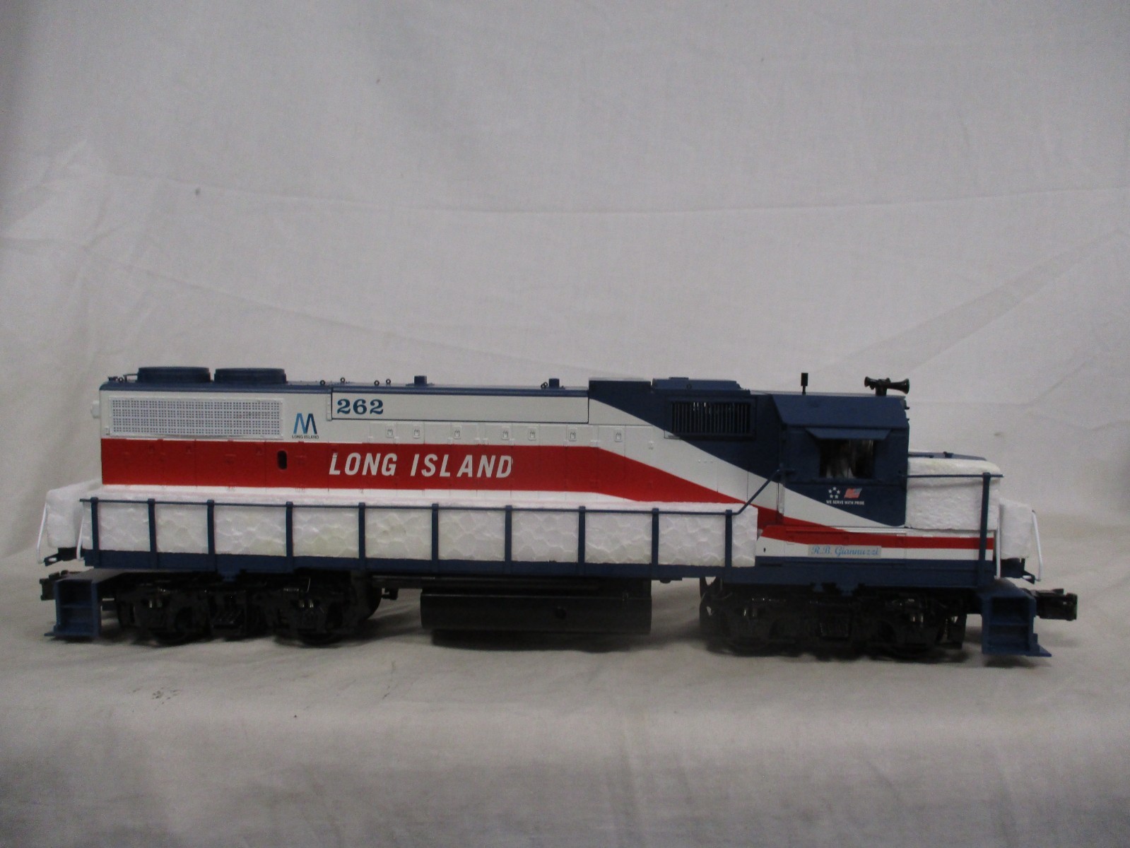 K-Line K2439-0262 Long Island RailRoad Scale GP38-2 Diesel Engine #262 O-Gauge