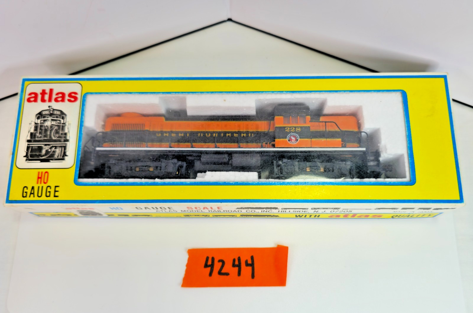 Atlas HO Great Northern #228 ALCO RS-3 Diesel Locomotive Knuckle Coupler Tested
