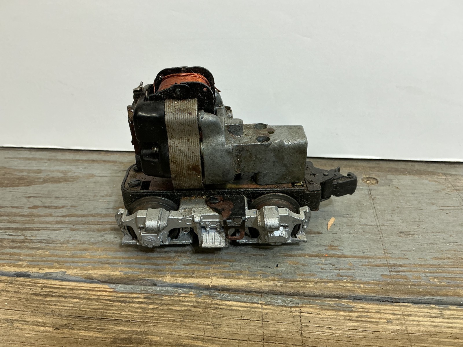 Lionel 2343 Santa Fe F3 Diesel Motor and Truck
