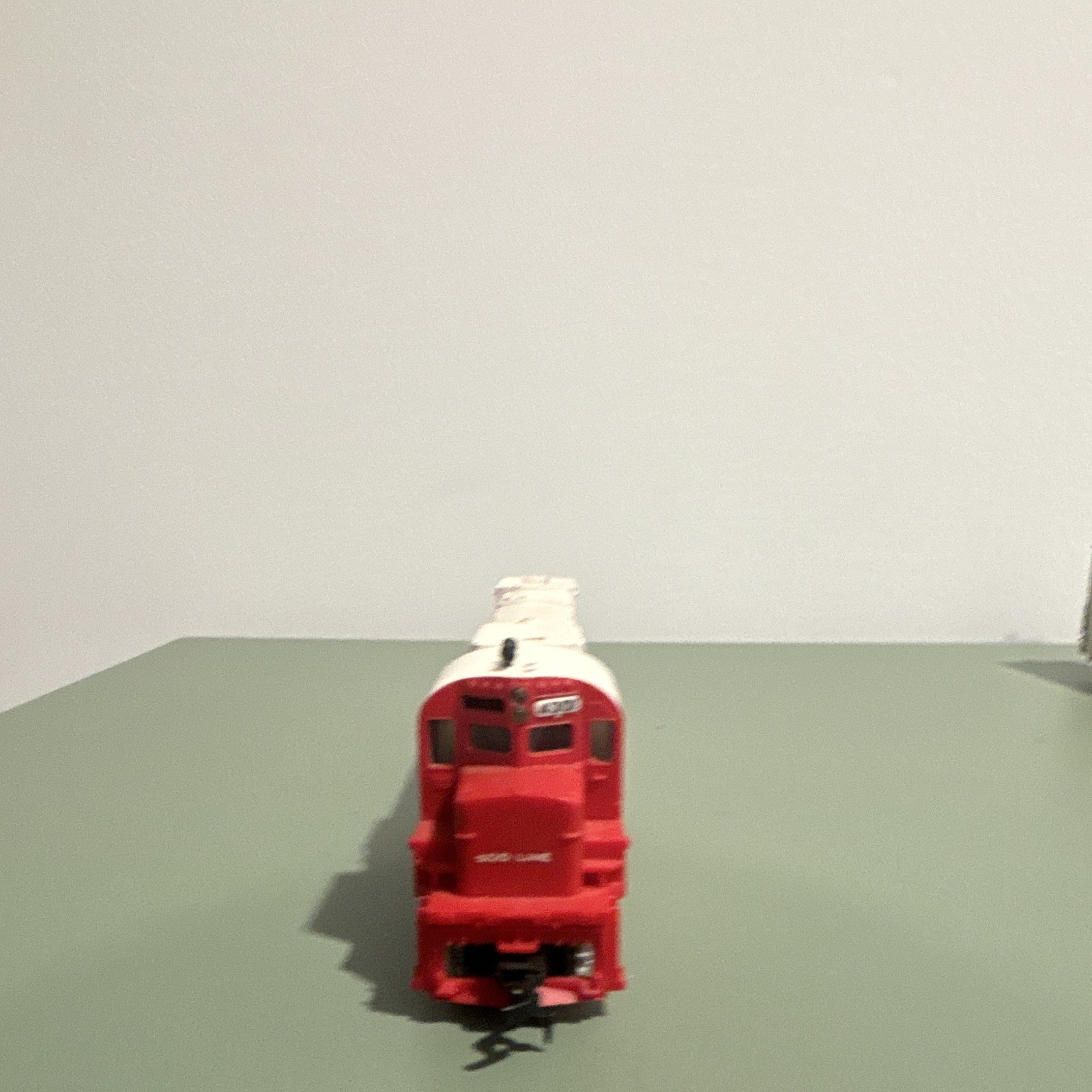 Mantua Soo Line HO Scale Diesel Locomotive 4301, Box Car, & Caboose 21 Red/White