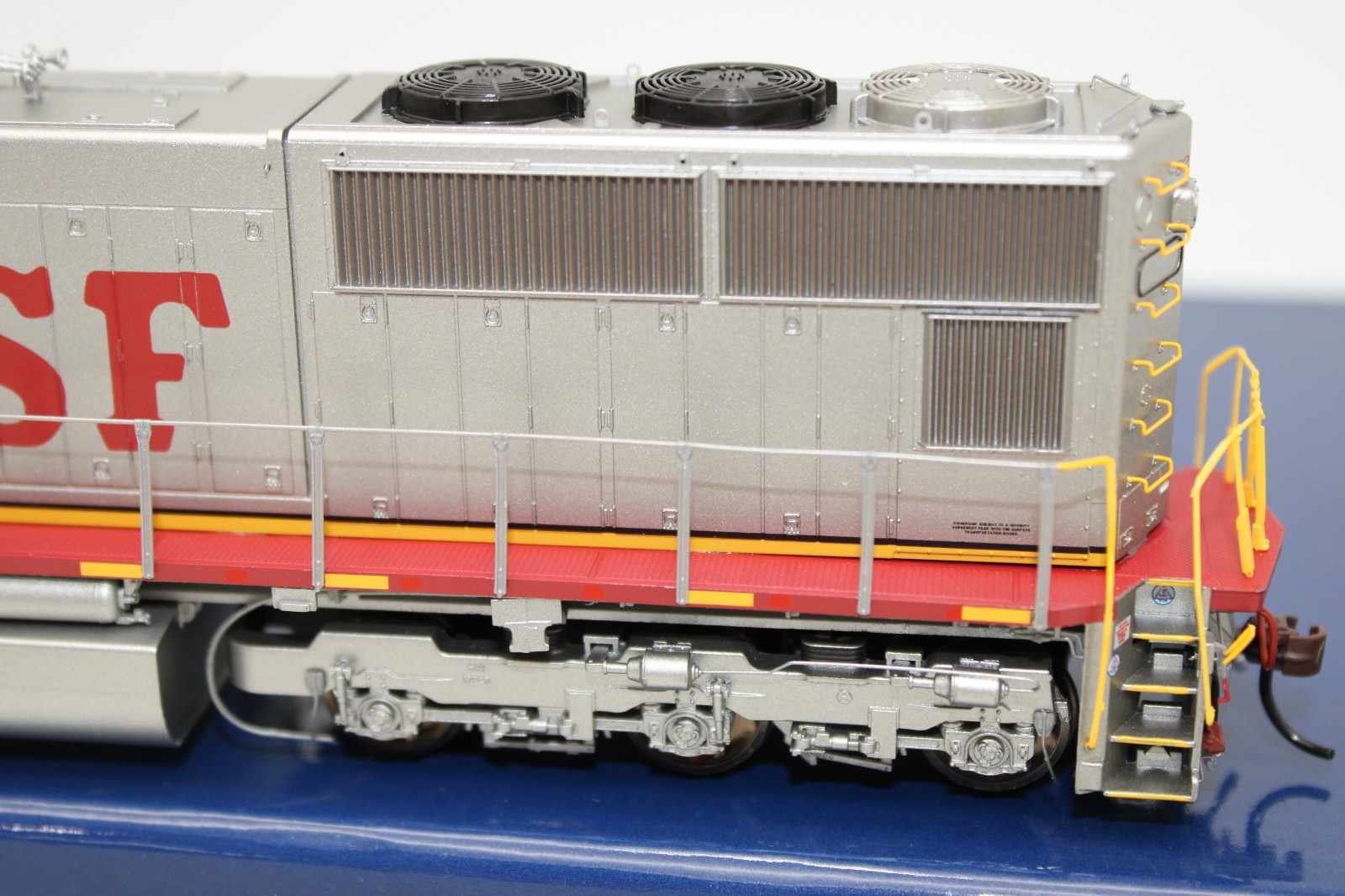 Athearn Genesis HO Scale BNSF EMD SD75M Diesel Locomotive #8260 NOS LED DCC Rdy