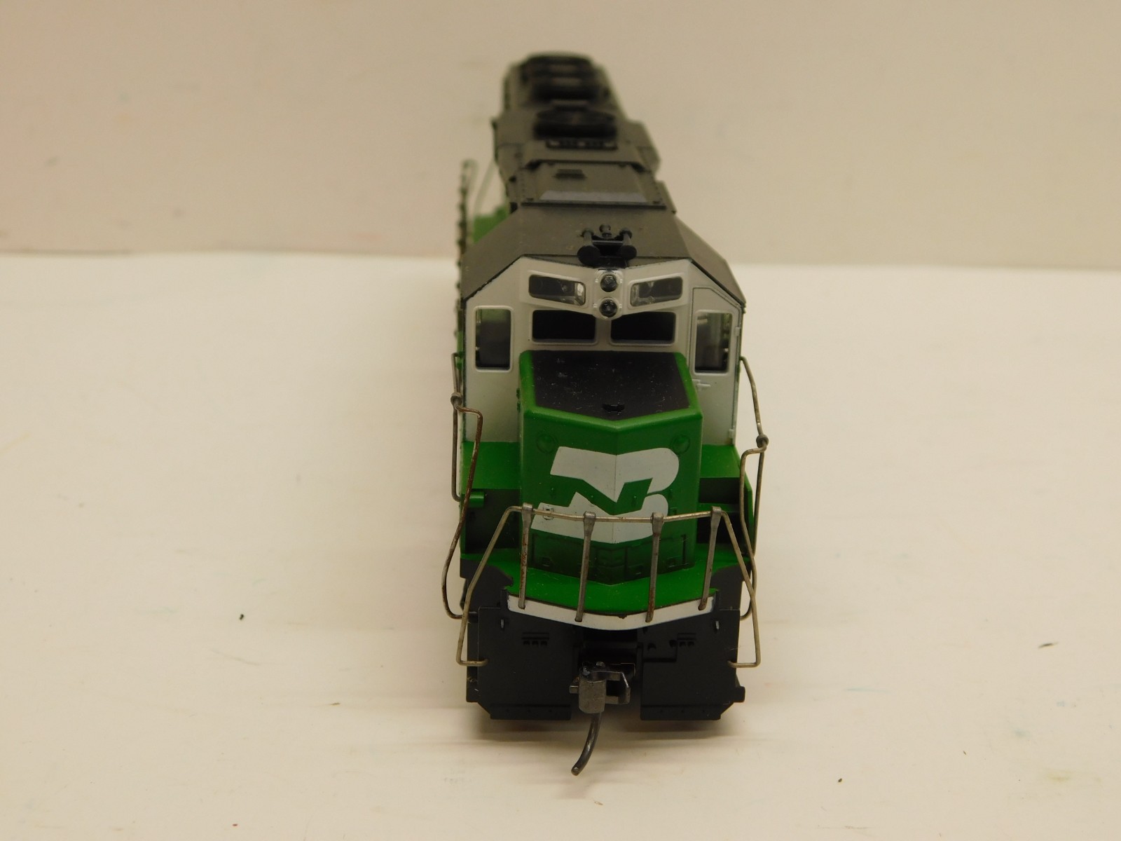 Athearn HO Blue Box Burlington Northern GP50 Diesel Engine #3148 -Powered Unit A