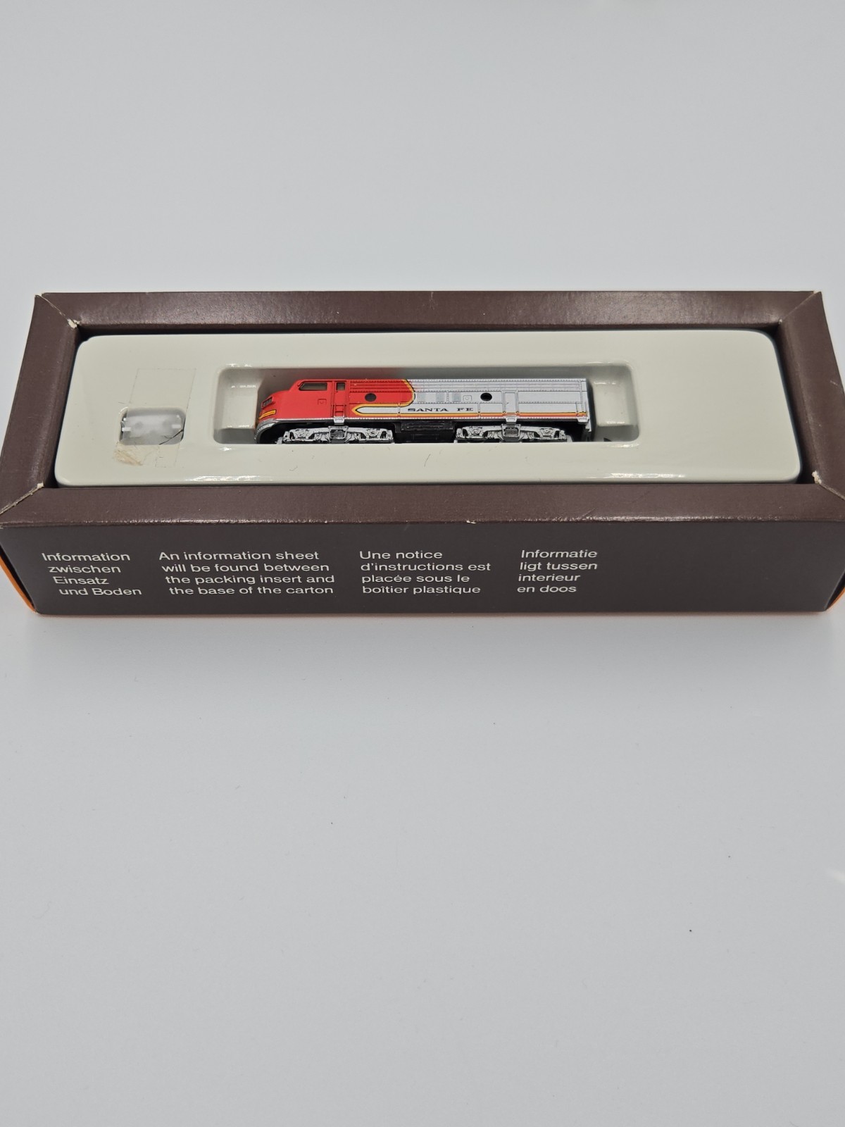Marklin Mini-Club 8860 Z-Scale Locomotive EMD F7 Santa Fe OPEN BOX